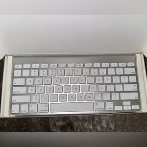 Preloved Apple Silver Wireless Keyboard